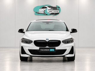2023 BMW 1 серии 120i III (F52) Рестайлинг, белый, 1650500 рублей, вид 2