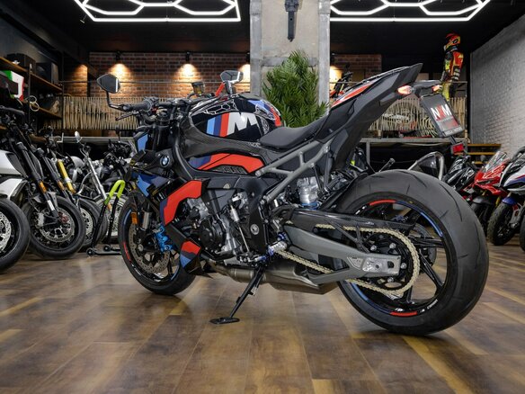 2026 BMW M 1000 R, чёрный, 3590000 рублей - вид 5