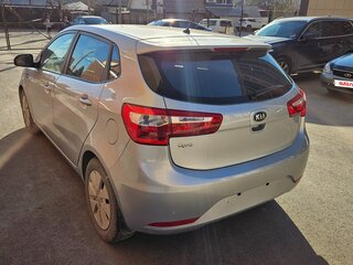 2014 Kia Rio 4-speed III, серебристый, 910000 рублей, вид 5