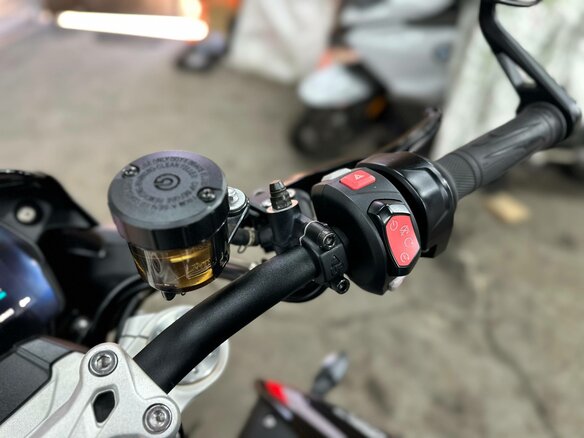 2021 Triumph Speed Triple, чёрный, 1390000 рублей - вид 37