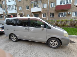 2000 Nissan Serena II (C24), серебристый, 280000 рублей, вид 2