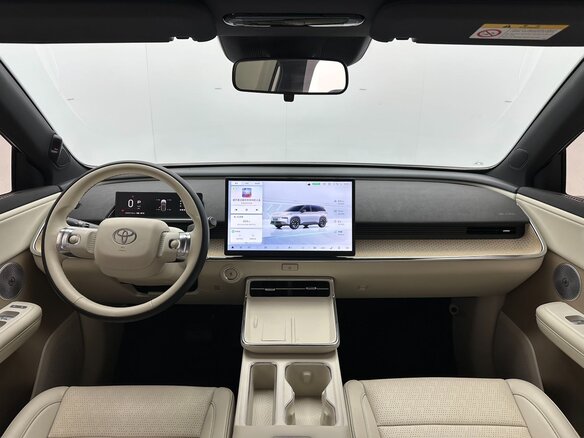 2025 Toyota bZ3X 58.3 kWh, серебристый, 2950000 рублей - вид 6