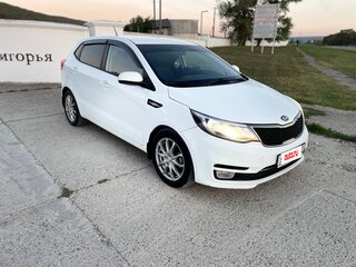 2015 Kia Rio III Рестайлинг, белый, 970000 рублей, вид 1