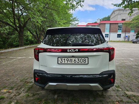 2023 Kia Seltos I Рестайлинг, белый, 2130000 рублей, вид 5