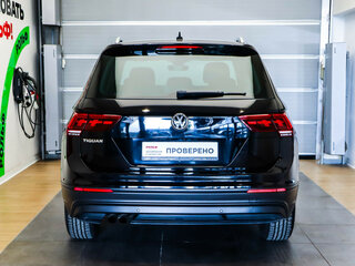2019 Volkswagen Tiguan II, чёрный, 2175000 рублей, вид 5