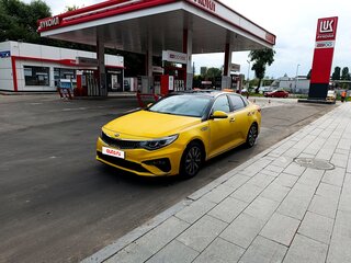 2019 Kia Optima IV Рестайлинг, жёлтый, 1200000 рублей, вид 2