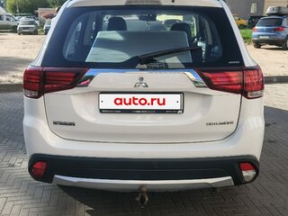 2017 Mitsubishi Outlander III Рестайлинг 2, белый, 2300000 рублей, вид 4