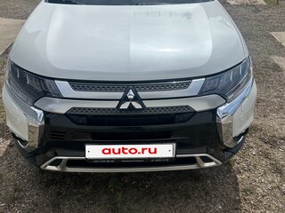 2021 Mitsubishi Outlander III Рестайлинг 3, белый, 2600000 рублей, вид 3