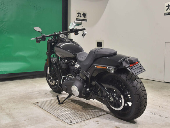 2024 Harley-Davidson Fat Bob, чёрный, 1790000 рублей - вид 2