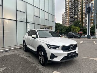 2024 Volvo XC40 I Рестайлинг, белый, 3085339 рублей, вид 3