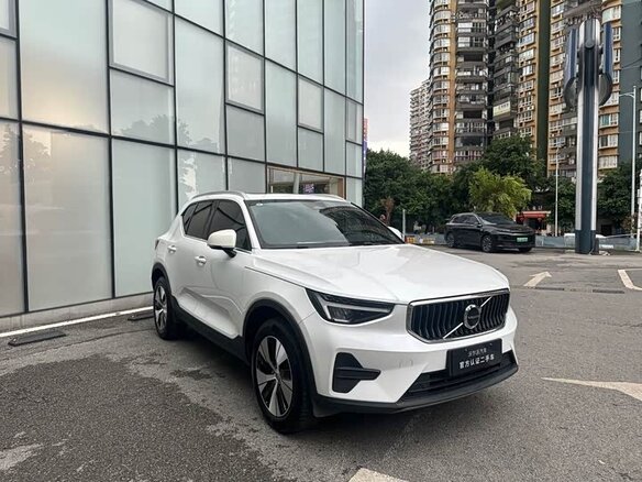 2024 Volvo XC40 I Рестайлинг, белый, 3085339 рублей - вид 2
