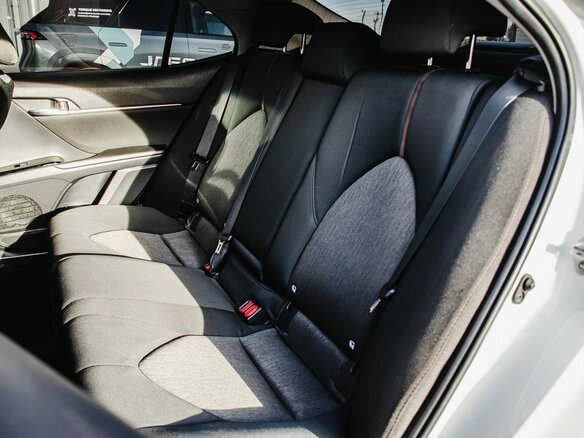 2020 Toyota Camry VIII (XV70), белый, 2399000 рублей - вид 12