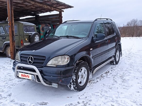 1999 Mercedes-Benz M-Класс 320 I (W163), синий, 630000 рублей