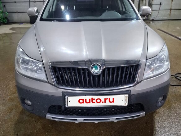 2011 Skoda Octavia II (A5) Рестайлинг, серый, 1500000 рублей - вид 1