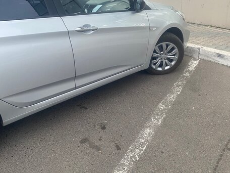 2011 Hyundai Solaris I, серый, 650000 рублей, вид 4