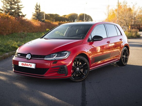 2020 Volkswagen Golf GTI VIII, пурпурный, 2395000 рублей