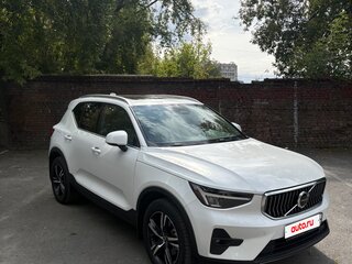 2022 Volvo XC40 I Рестайлинг, белый, 4500000 рублей, вид 1