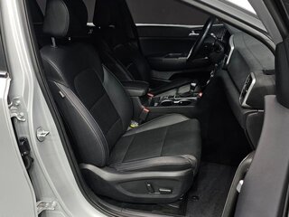 2021 Kia Sportage IV Рестайлинг, белый, 2240000 рублей, вид 5