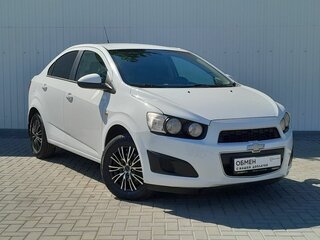 2014 Chevrolet Aveo II, белый, 749000 рублей, вид 2