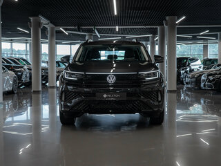2026 Volkswagen Tavendor I, чёрный, 5800000 рублей, вид 3