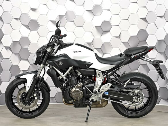 2014 Yamaha MT-07 (FZ-07), белый, 725000 рублей - вид 3