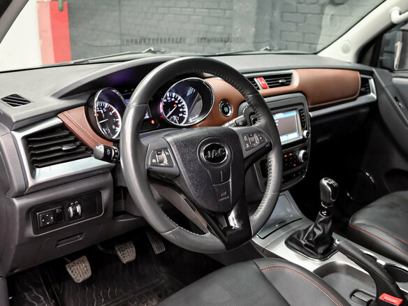 2023 JAC T6, красный, 1850000 рублей - вид 17