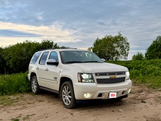 2012 Chevrolet Tahoe 6AT III, белый, 1750000 рублей, вид 2