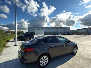 2014 Opel Astra J Рестайлинг, серый, 940000 рублей, вид 4