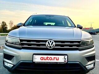 2017 Volkswagen Tiguan II, серебристый, 2650000 рублей, вид 4