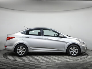 2013 Hyundai Solaris I, серебристый, 899777 рублей, вид 4