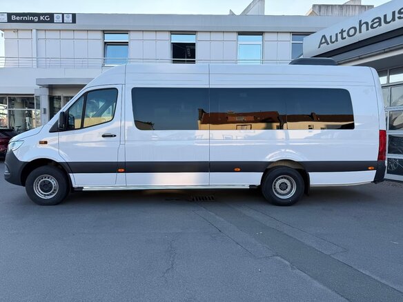 2026 Mercedes-Benz Sprinter, белый - вид 3