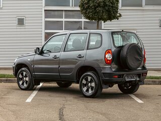 2018 Chevrolet Niva I Рестайлинг, серый, 835000 рублей, вид 4