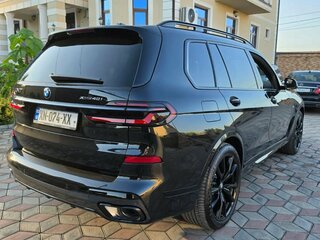 2026 BMW X7 40i I (G07) Рестайлинг, чёрный, 16790000 рублей, вид 3