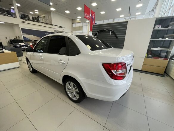 2026 Lada (ВАЗ) Granta I Рестайлинг, белый, 1218000 рублей - вид 10