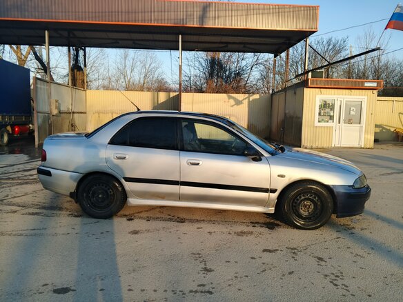 2001 Mitsubishi Carisma I Рестайлинг, серебристый, 250000 рублей - вид 9