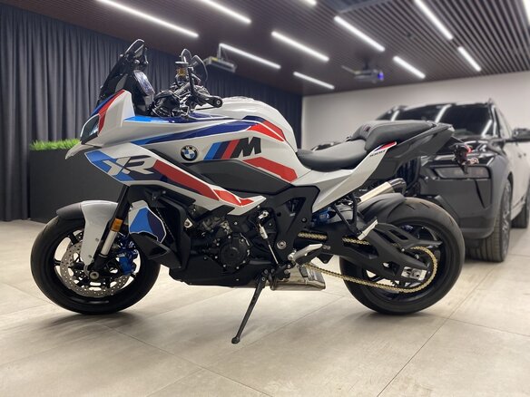 2025 BMW M 1000 XR, белый, 3250000 рублей - вид 3