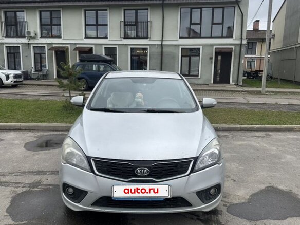 2011 Kia Ceed I Рестайлинг, серебристый - вид 1