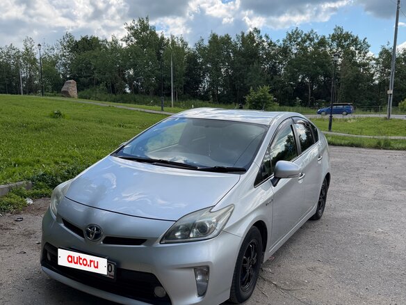 2013 Toyota Prius III Рестайлинг (XW30), серый, 1200000 рублей - вид 3