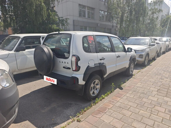 2024 Lada (ВАЗ) Niva Travel I, белый, 1050000 рублей - вид 2