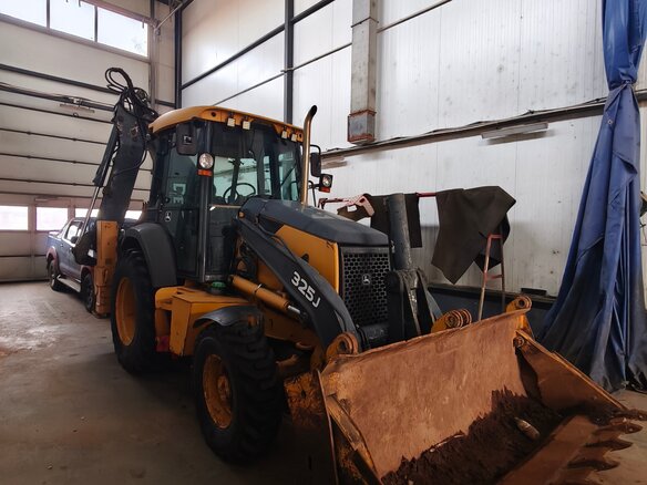 2011 John Deere 325J, жёлтый, 3800000 рублей - вид 4
