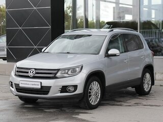 2015 Volkswagen Tiguan I Рестайлинг, серебристый, 1715000 рублей, вид 1