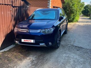 2014 Mitsubishi Outlander III Рестайлинг, синий, 1690000 рублей, вид 1