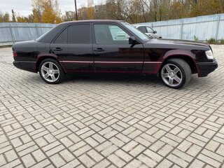 1989 Mercedes-Benz W124 230 5-speed, чёрный, 600000 рублей, вид 3
