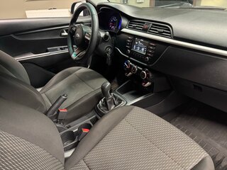 2019 Kia Rio IV, серый, 995000 рублей, вид 4