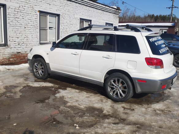2003 Mitsubishi Outlander I, белый, 690000 рублей - вид 4