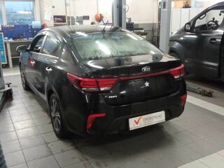 2018 Kia Rio IV, чёрный, 1380000 рублей, вид 4