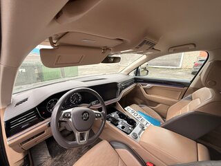 2020 Volkswagen Touareg III, серый, 5000000 рублей, вид 4