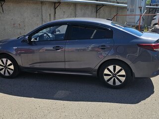 2022 Kia Rio IV Рестайлинг, серый, 1750000 рублей, вид 5