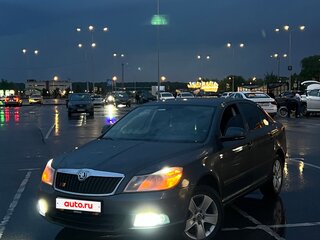 2011 Skoda Octavia II (A5) Рестайлинг, серый, 550000 рублей, вид 1