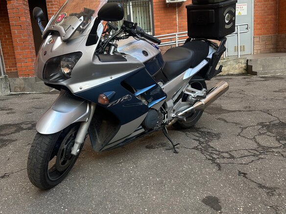 2005 Yamaha FJR1300, серый, 400000 рублей